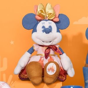 LE MMMA Big Thunder Mountain Railroad Minnie Plush
